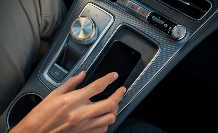MGS6 EV kabellose Konnektivität mit Apple CarPlay und Android Auto